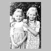 065-0092 Die Geschwister Rose, links Karin rechts Renate im Jahre 1940.jpg
